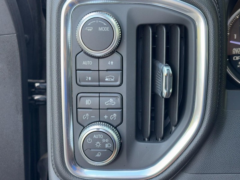 GMC Sierra 1500 Vehicle Full-screen Gallery Image 16