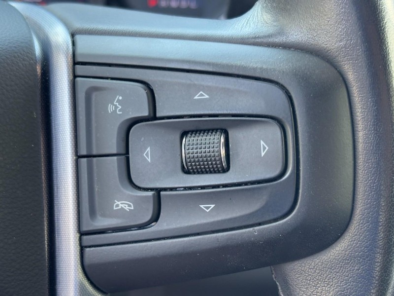 GMC Sierra 1500 Vehicle Full-screen Gallery Image 18