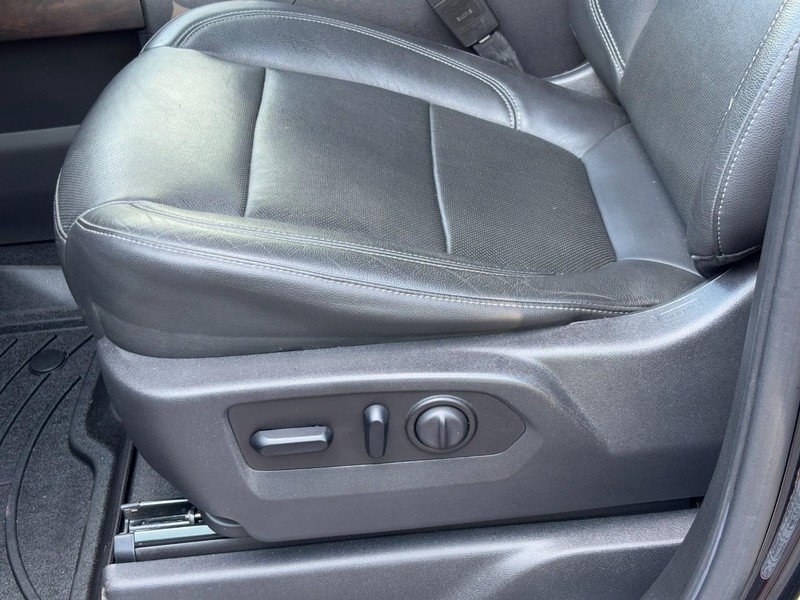 GMC Sierra 1500 Vehicle Full-screen Gallery Image 24