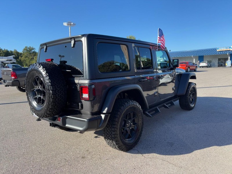 Jeep Wrangler Vehicle Full-screen Gallery Image 03