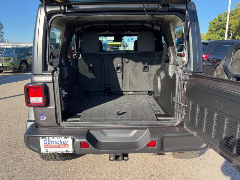 Jeep Wrangler Vehicle Full-screen Gallery Image 04