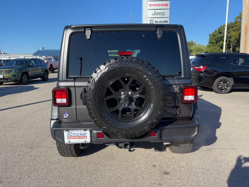 Jeep Wrangler Vehicle Full-screen Gallery Image 05