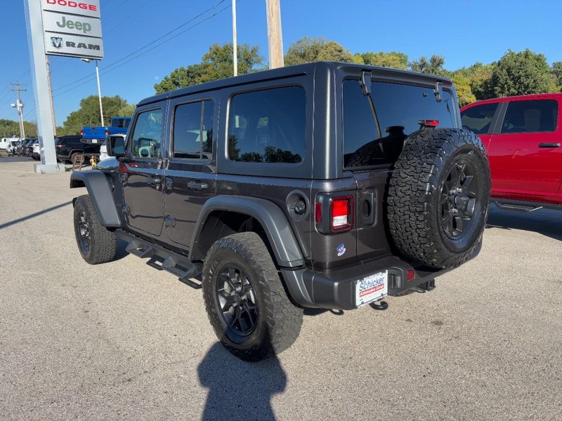 Jeep Wrangler Vehicle Full-screen Gallery Image 06