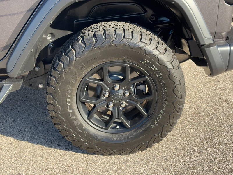 Jeep Wrangler Vehicle Full-screen Gallery Image 07