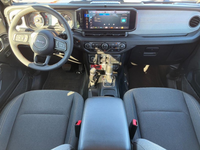 Jeep Wrangler Vehicle Full-screen Gallery Image 11