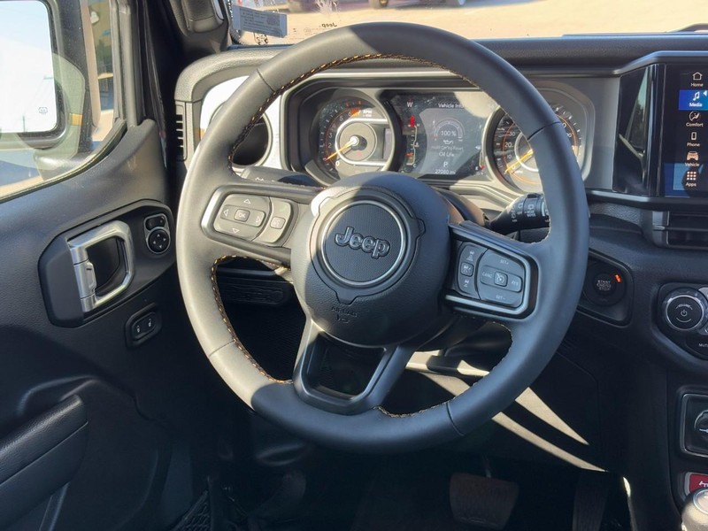 Jeep Wrangler Vehicle Full-screen Gallery Image 12