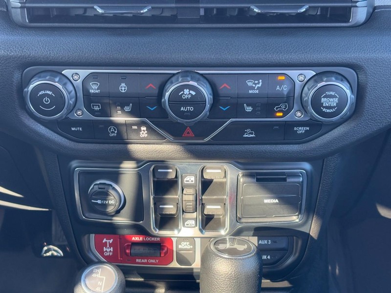 Jeep Wrangler Vehicle Full-screen Gallery Image 14