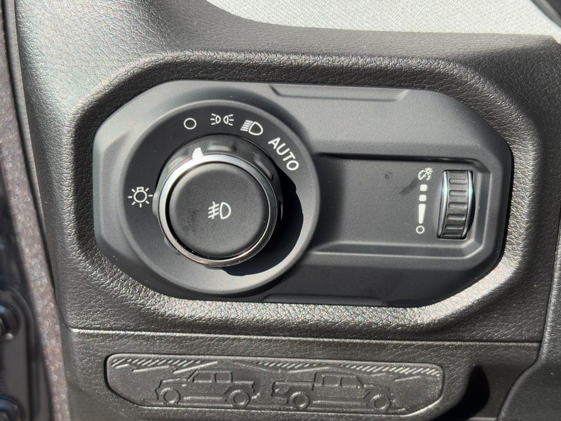 Jeep Wrangler Vehicle Full-screen Gallery Image 16