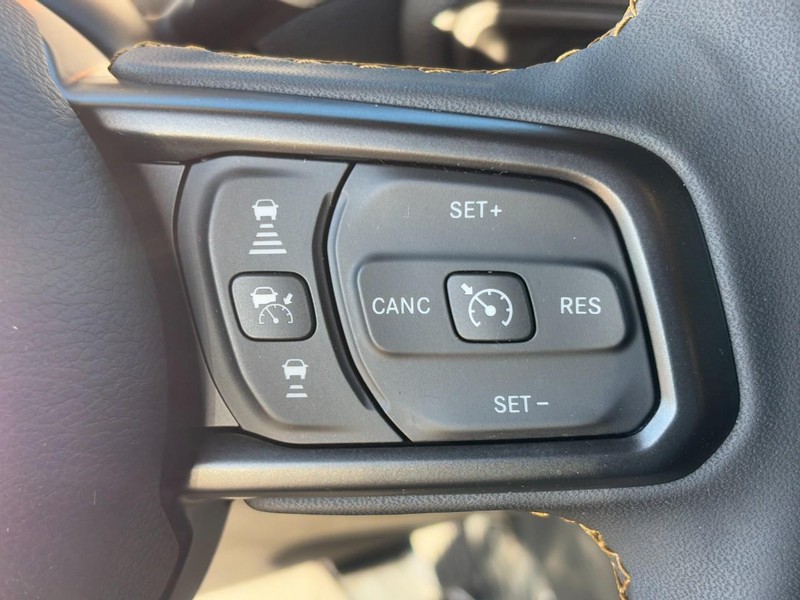 Jeep Wrangler Vehicle Full-screen Gallery Image 18