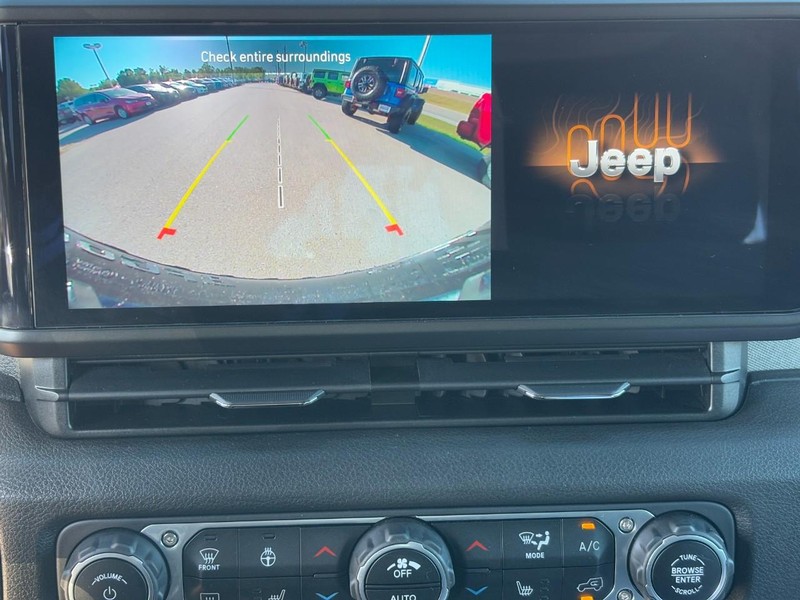 Jeep Wrangler Vehicle Full-screen Gallery Image 21