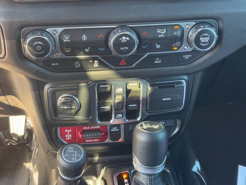 Jeep Wrangler Vehicle Full-screen Gallery Image 22