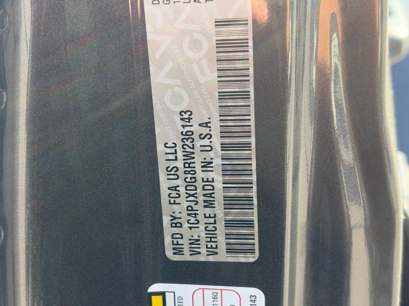 Jeep Wrangler Vehicle Full-screen Gallery Image 25