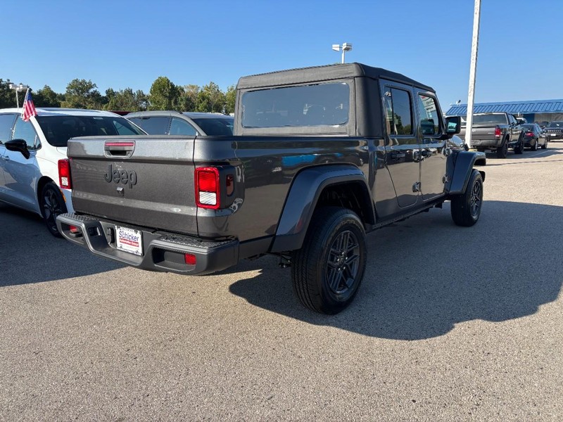 Jeep Gladiator Vehicle Full-screen Gallery Image 03
