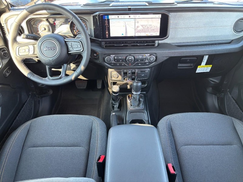 Jeep Gladiator Vehicle Full-screen Gallery Image 06