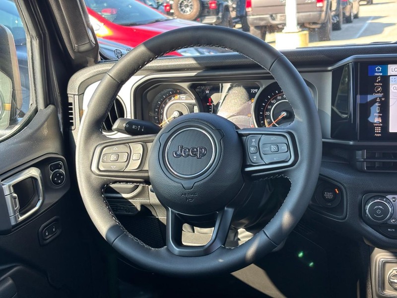 Jeep Gladiator Vehicle Full-screen Gallery Image 07