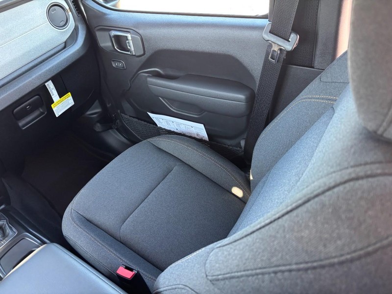 Jeep Gladiator Vehicle Full-screen Gallery Image 10