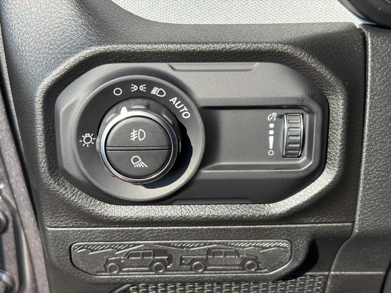 Jeep Gladiator Vehicle Full-screen Gallery Image 11