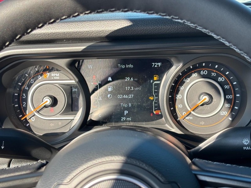 Jeep Gladiator Vehicle Full-screen Gallery Image 14