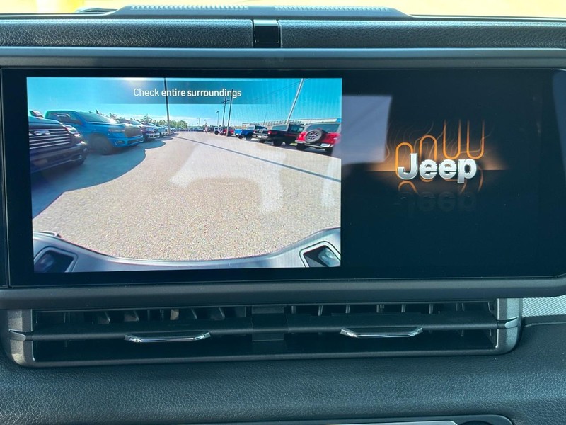 Jeep Gladiator Vehicle Full-screen Gallery Image 16