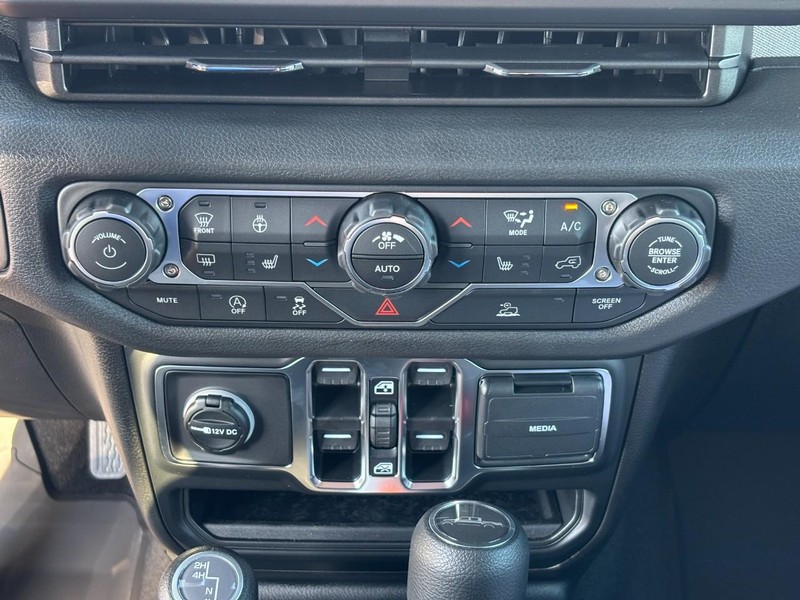 Jeep Gladiator Vehicle Full-screen Gallery Image 18