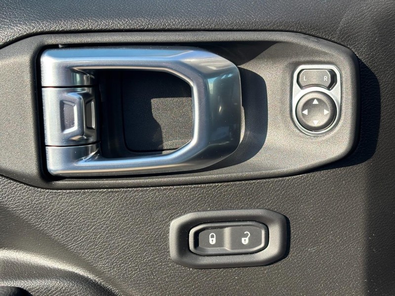 Jeep Gladiator Vehicle Full-screen Gallery Image 19