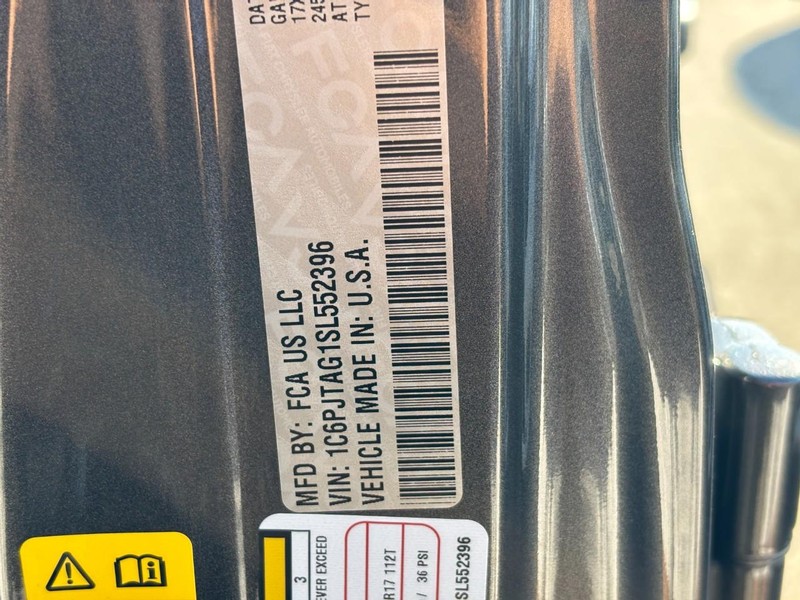 Jeep Gladiator Vehicle Full-screen Gallery Image 21