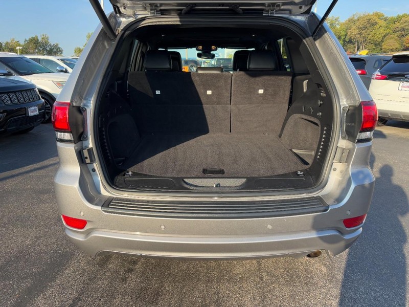 Jeep Grand Cherokee Vehicle Full-screen Gallery Image 04