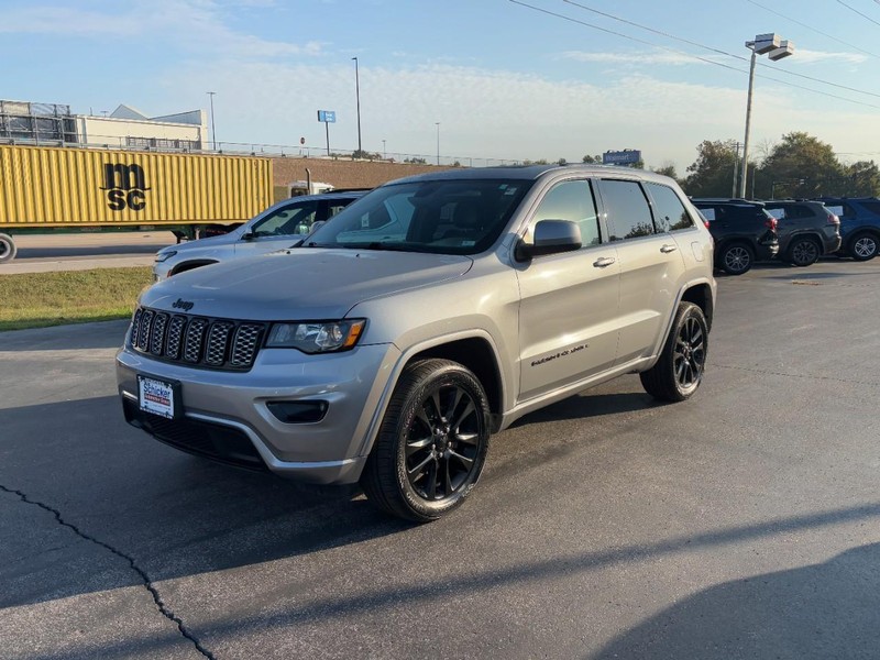 Jeep Grand Cherokee Vehicle Full-screen Gallery Image 08