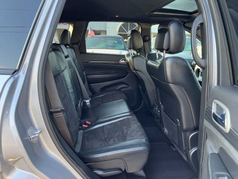 Jeep Grand Cherokee Vehicle Full-screen Gallery Image 10