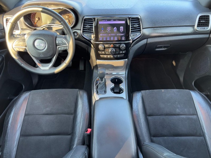 Jeep Grand Cherokee Vehicle Full-screen Gallery Image 11