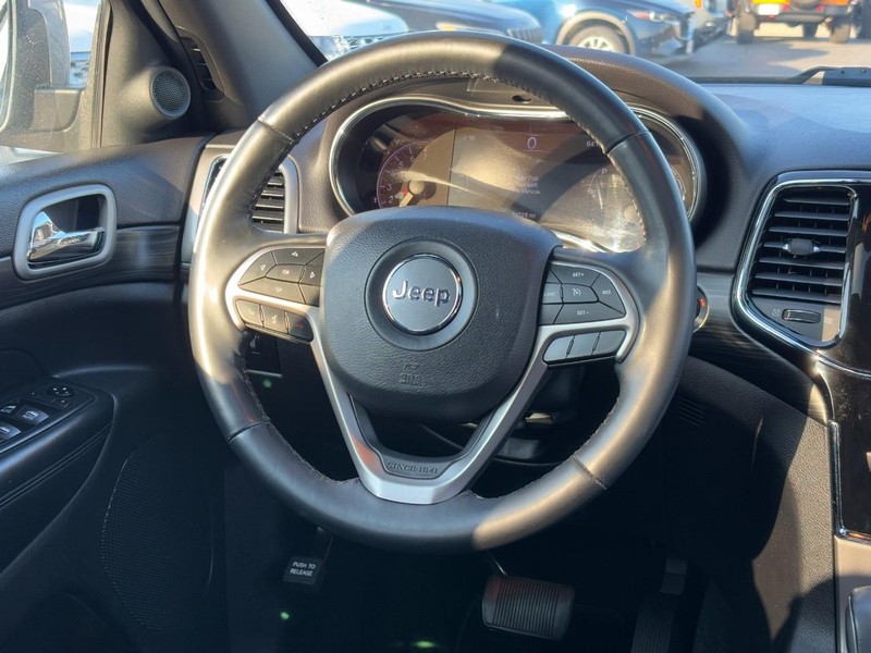 Jeep Grand Cherokee Vehicle Full-screen Gallery Image 12