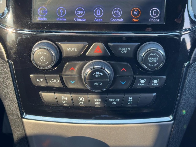 Jeep Grand Cherokee Vehicle Full-screen Gallery Image 14