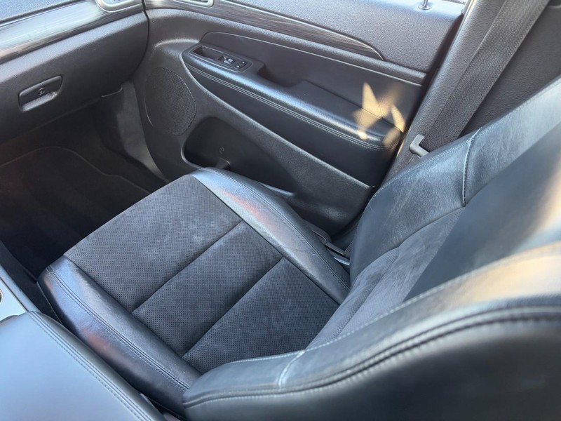 Jeep Grand Cherokee Vehicle Full-screen Gallery Image 15