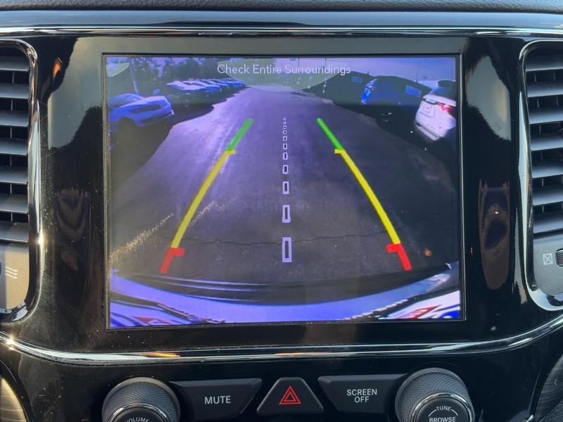 Jeep Grand Cherokee Vehicle Full-screen Gallery Image 21