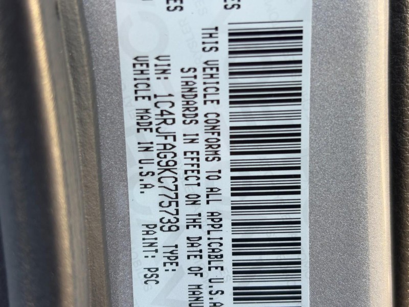 Jeep Grand Cherokee Vehicle Full-screen Gallery Image 27