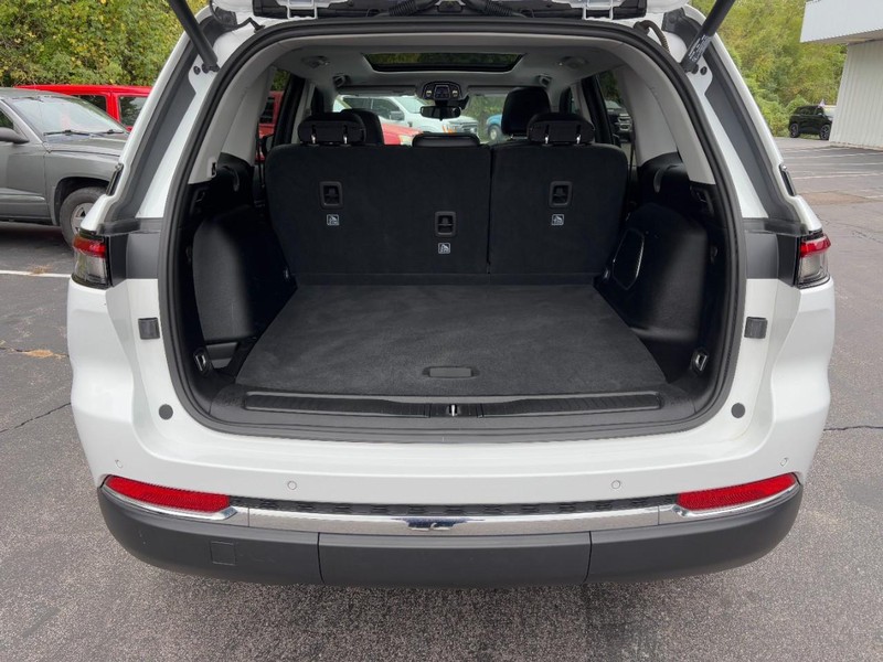 Jeep Grand Cherokee Vehicle Full-screen Gallery Image 04