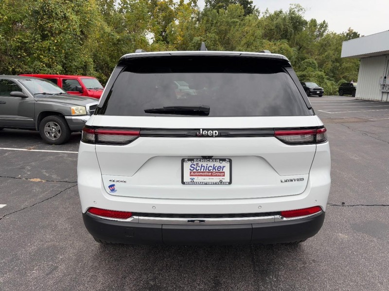 Jeep Grand Cherokee Vehicle Full-screen Gallery Image 05