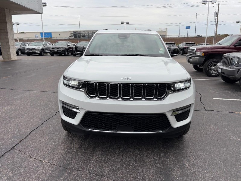 Jeep Grand Cherokee Vehicle Full-screen Gallery Image 09