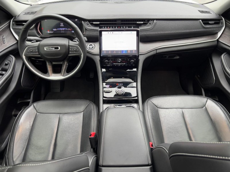 Jeep Grand Cherokee Vehicle Full-screen Gallery Image 11