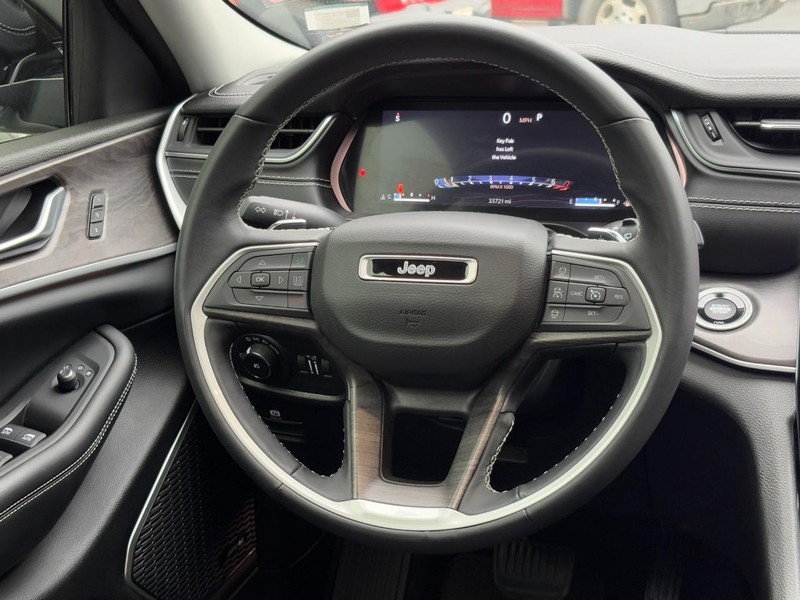 Jeep Grand Cherokee Vehicle Full-screen Gallery Image 12