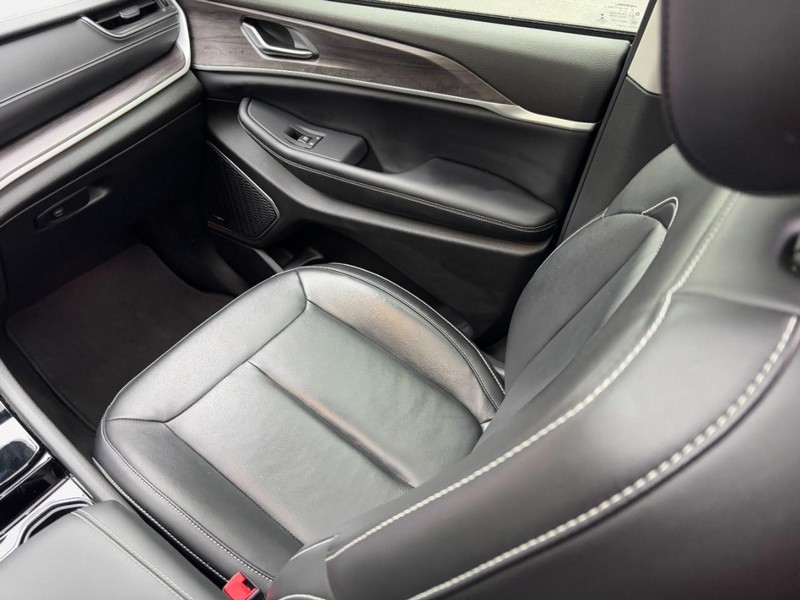 Jeep Grand Cherokee Vehicle Full-screen Gallery Image 14