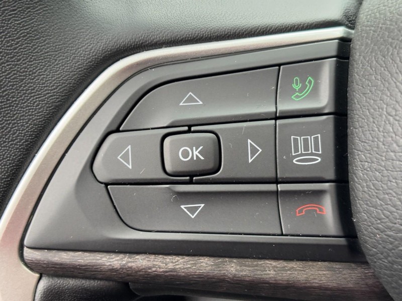 Jeep Grand Cherokee Vehicle Full-screen Gallery Image 16