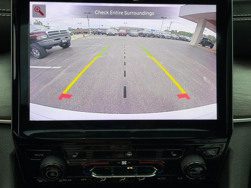 Jeep Grand Cherokee Vehicle Full-screen Gallery Image 20