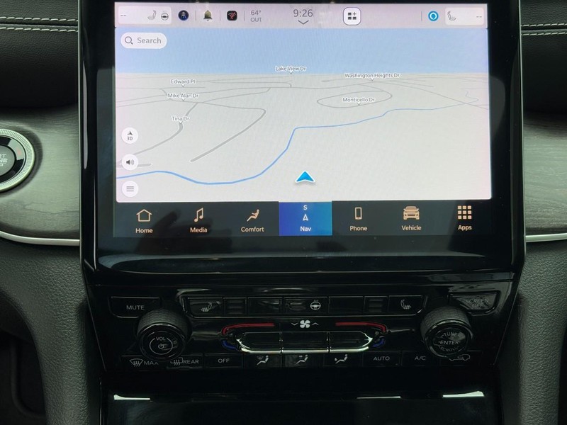 Jeep Grand Cherokee Vehicle Full-screen Gallery Image 21