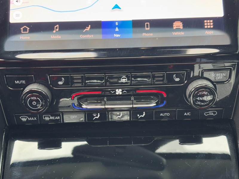 Jeep Grand Cherokee Vehicle Full-screen Gallery Image 22