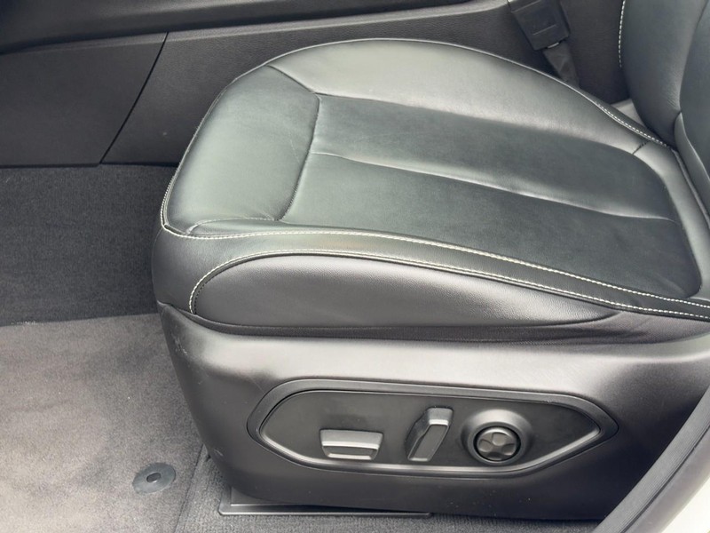 Jeep Grand Cherokee Vehicle Full-screen Gallery Image 25