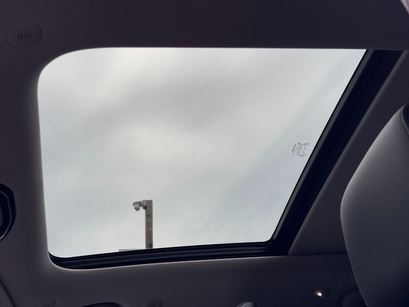 Jeep Grand Cherokee Vehicle Full-screen Gallery Image 26