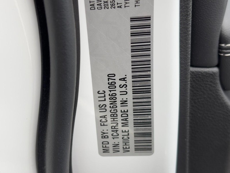 Jeep Grand Cherokee Vehicle Full-screen Gallery Image 27