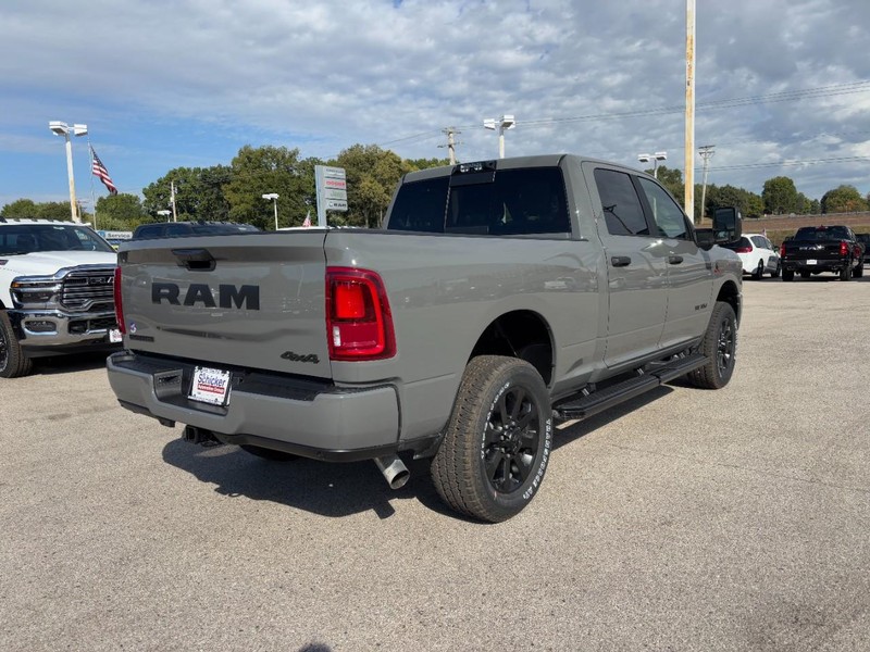 Ram 3500 Vehicle Full-screen Gallery Image 03