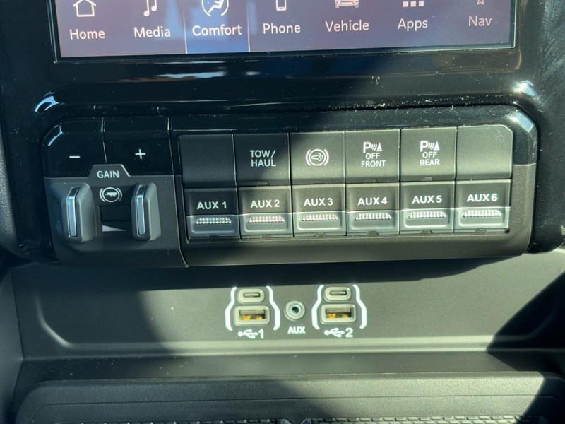 Ram 3500 Vehicle Full-screen Gallery Image 09